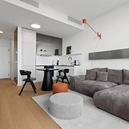 Skypark 1-Bedroom Apartment On Floor 28 With Panoramic View And Parking By Skyviews * 布拉迪斯拉发