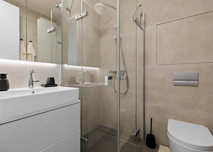 Skypark 1-Bedroom Apartment On Floor 28 With Panoramic View And Parking By Skyviews * 布拉迪斯拉发