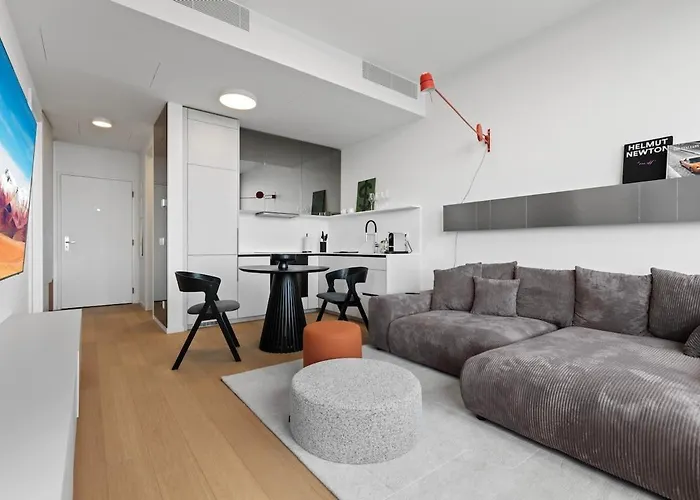 Skypark 1-Bedroom Apartment On Floor 28 With Panoramic View And Parking By Skyviews * ברטיסלאבה