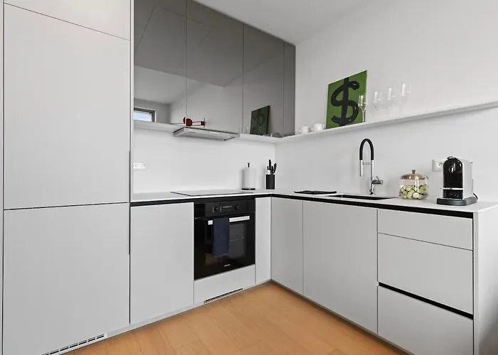 Skypark 1-Bedroom Apartment On Floor 28 With Panoramic View And Parking By Skyviews Apartmán Bratislava