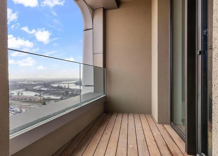 Skypark 1-Bedroom Apartment On Floor 28 With Panoramic View And Parking By Skyviews * ברטיסלאבה