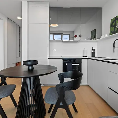 Apartmán Skypark 1-Bedroom Apartment On Floor 28 With Panoramic View And Parking By Skyviews *